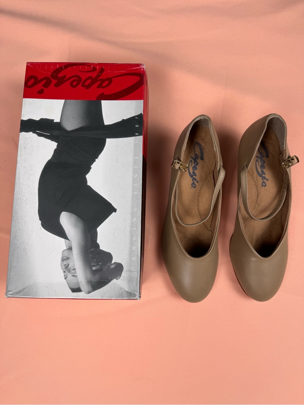 Capezio Jr. Footlight Character Dance Shoes Tan Leather Girls Size 8M w/ Box 941